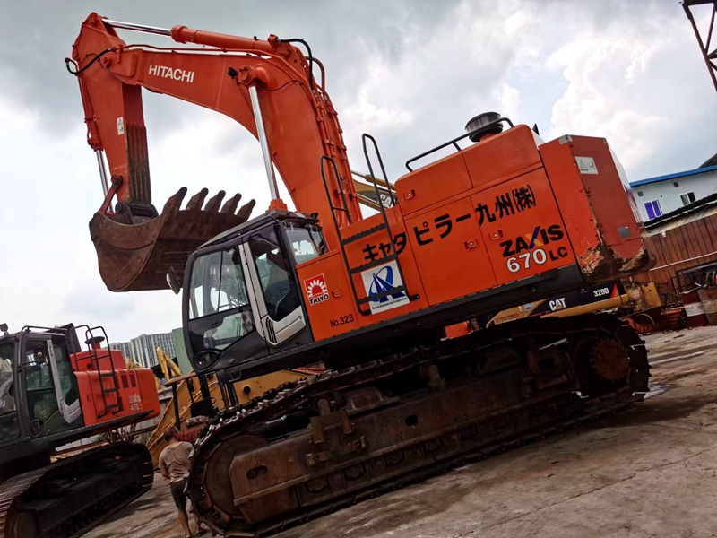 Used CAT 302CR 303CR Mini Excavator for Sale 2024 800 Hours - image 3