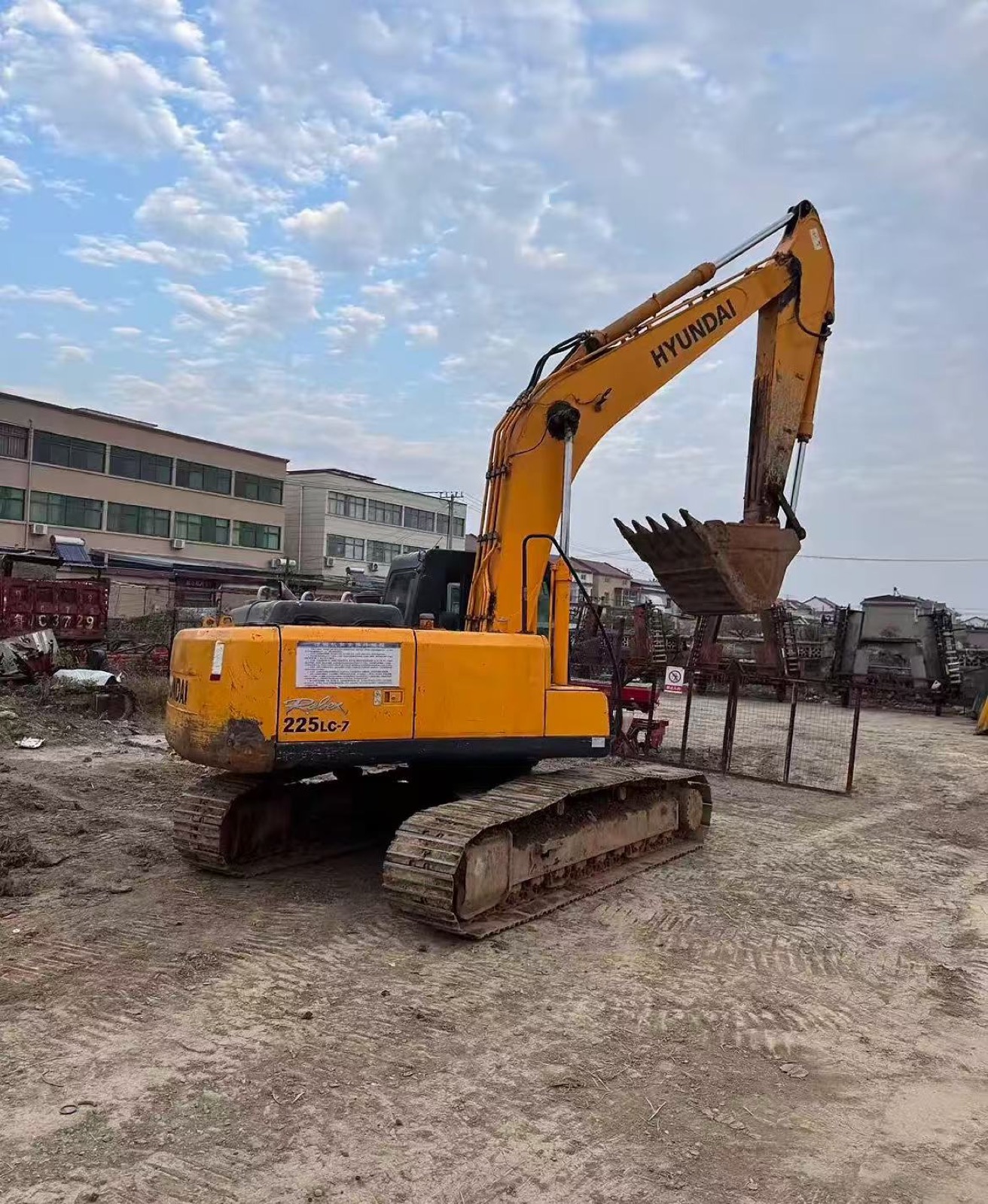 Hyundai 225LC-7 used excavator 0 photo 2