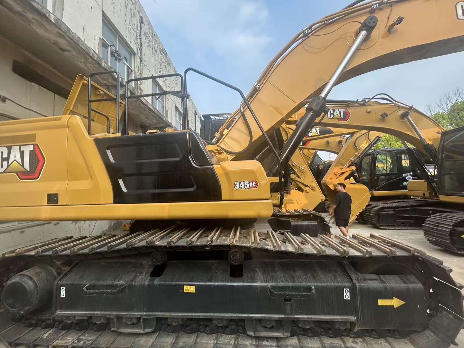 CAT 345GC used excavator 0 photo 2