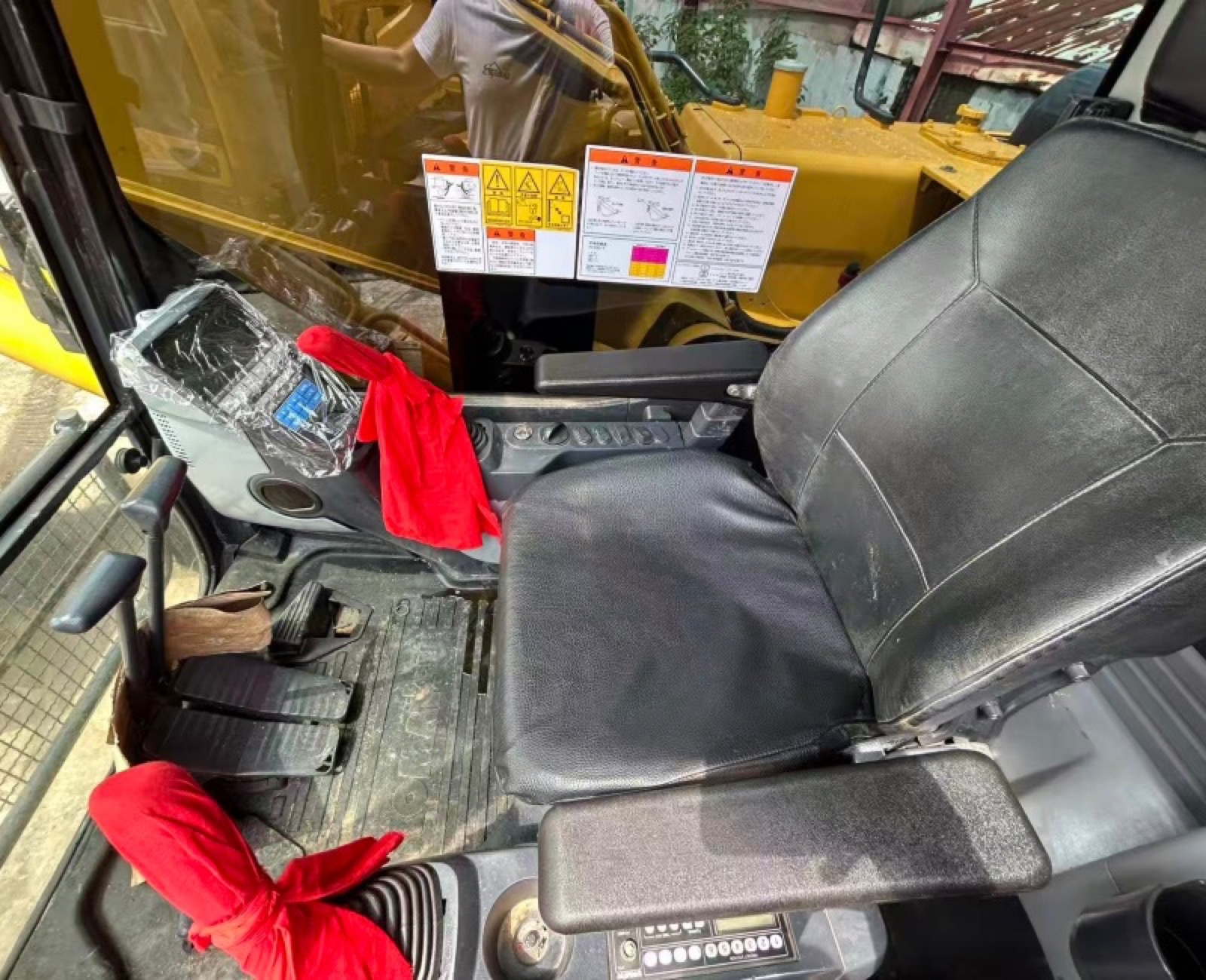 Komatsu PC200 used excavator 0 photo 4
