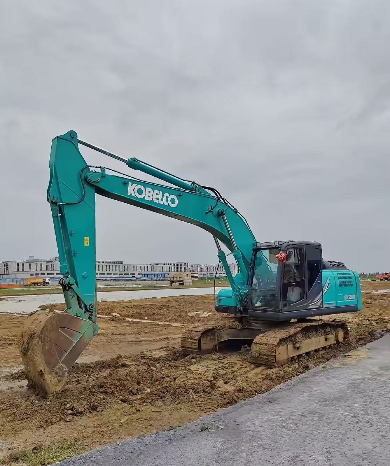 Kobelco SK200-12 used excavator 0 photo 2