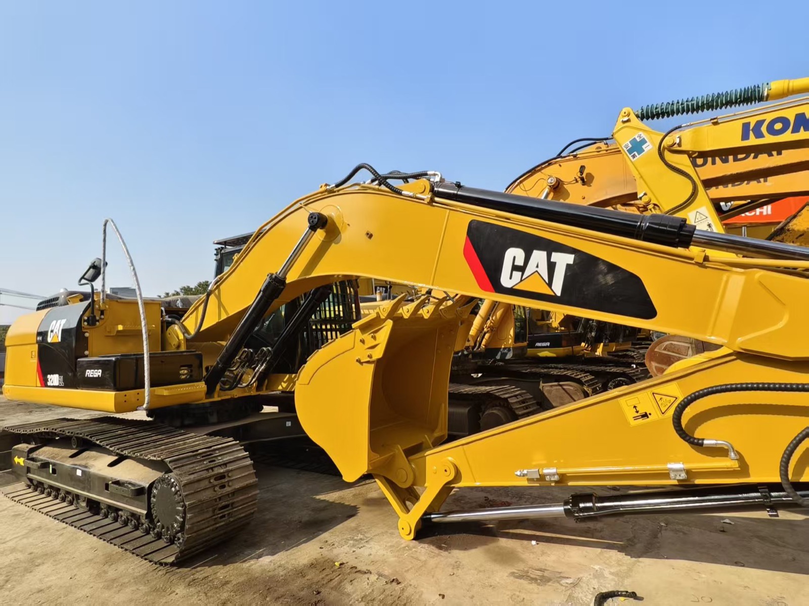 CAT 320D used excavator 0 photo 2