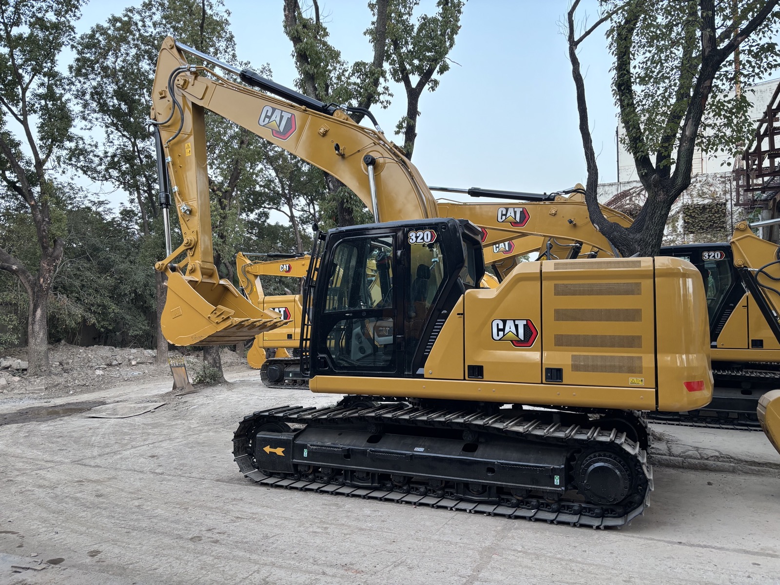 CAT 320 used excavator 0 photo 5
