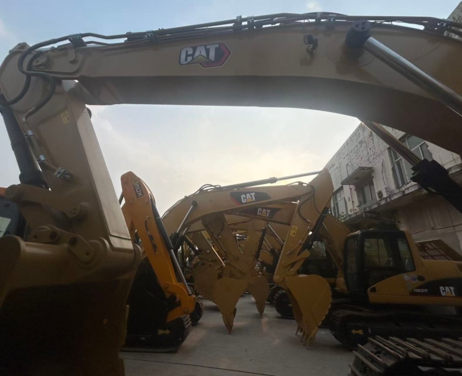 CAT 345GC used excavator 0 photo 2