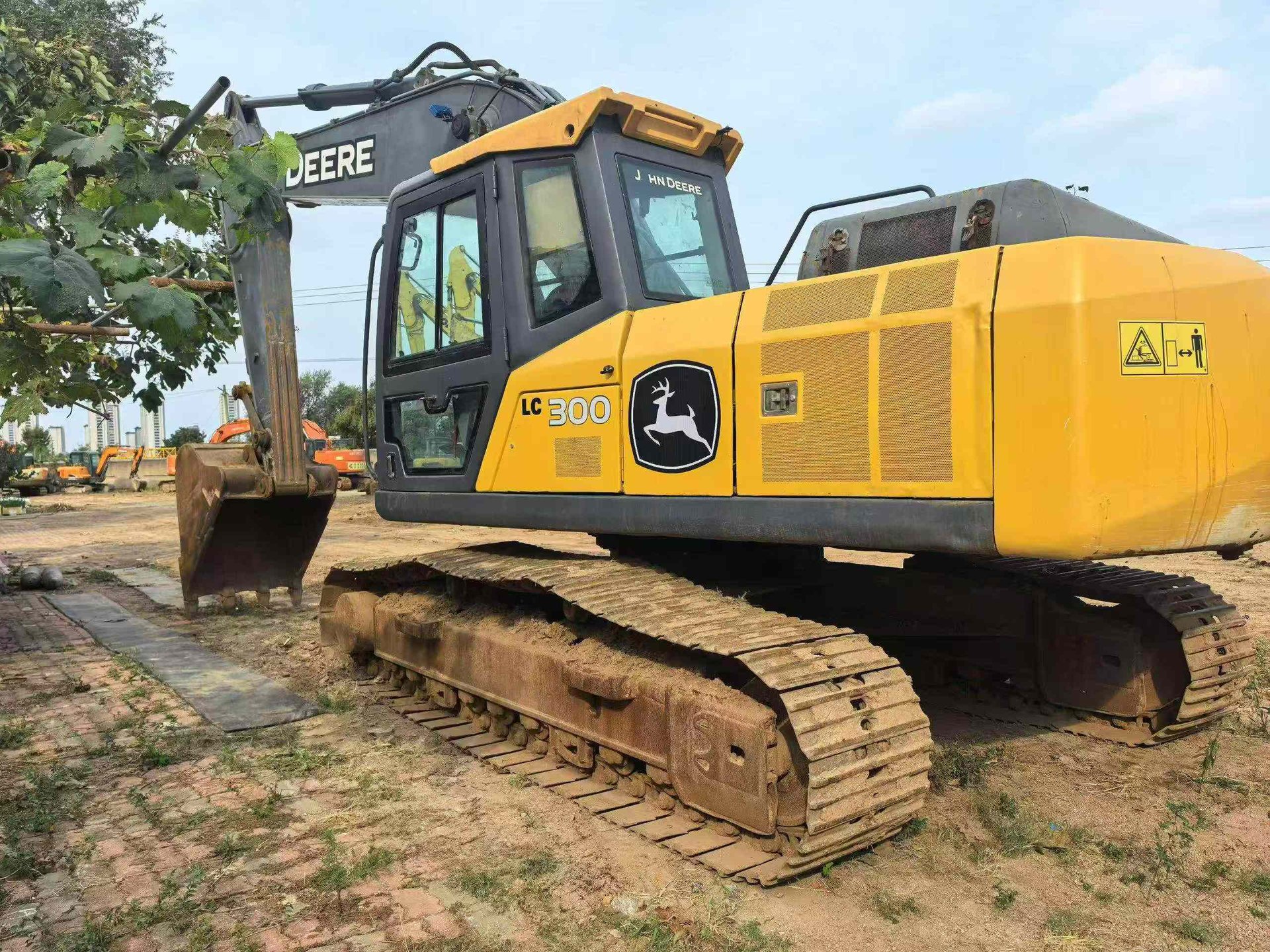 John Deere John Deere 210 used excavator 0 photo 2
