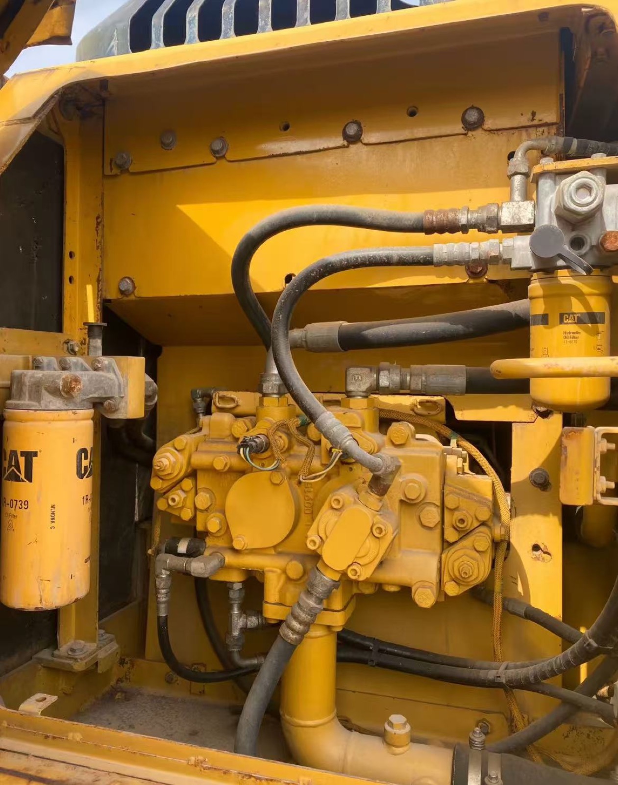 CAT 318D2 used excavator 0 photo 8