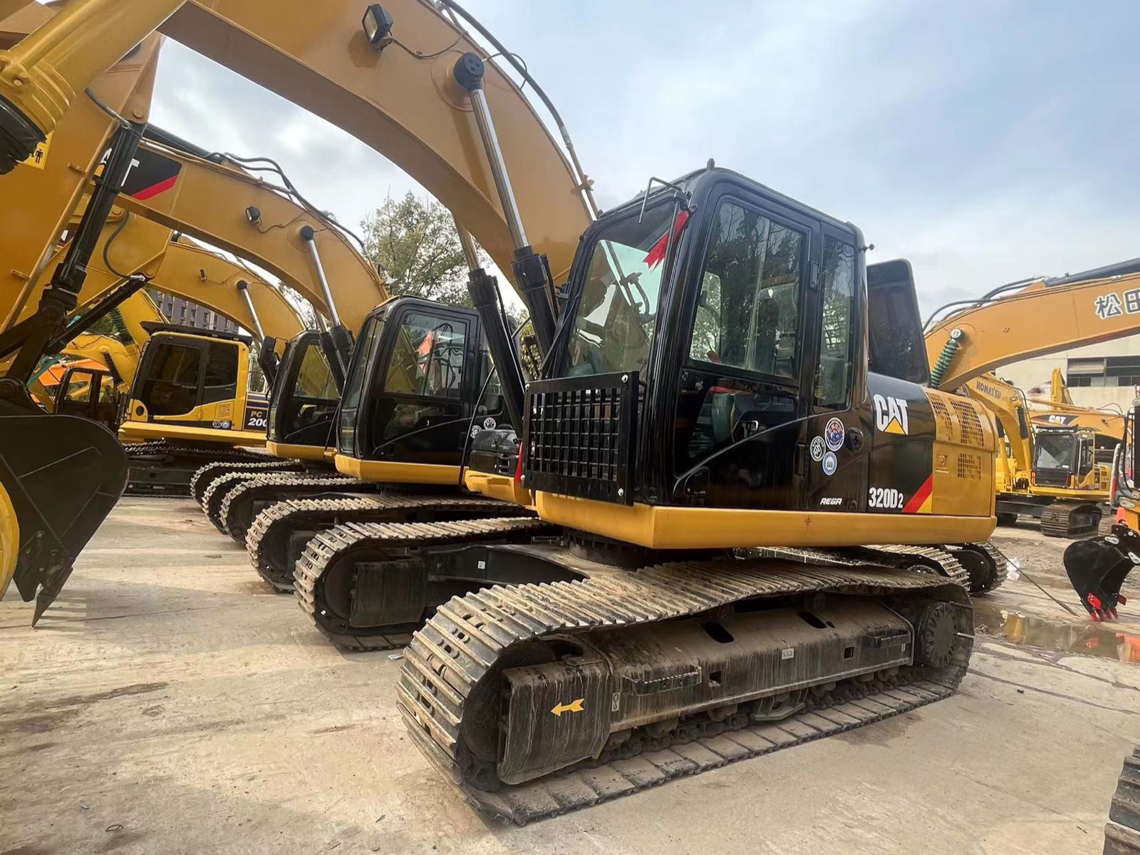 CAT 320D2 used excavator 0 photo 4