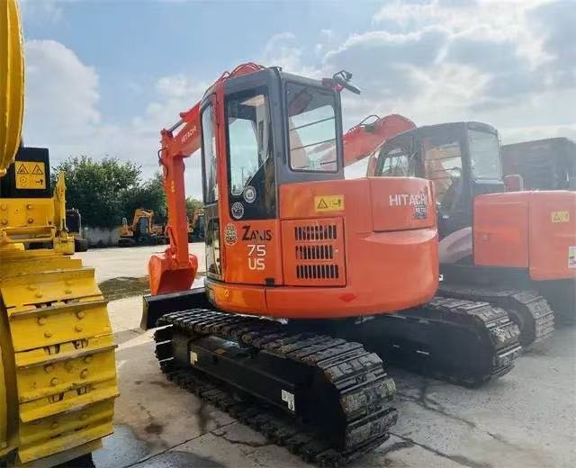 Hitachi 75 Mini used excavator 0 photo 3