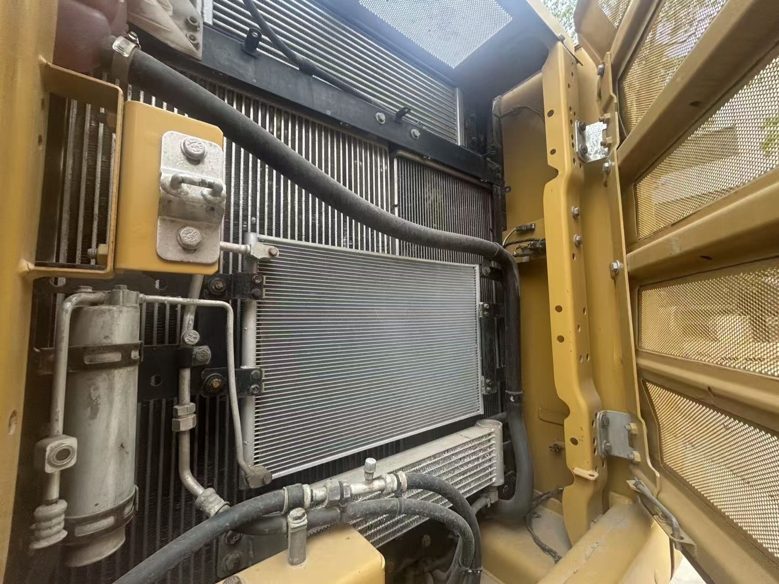 CAT 320 used excavator 0 photo 3