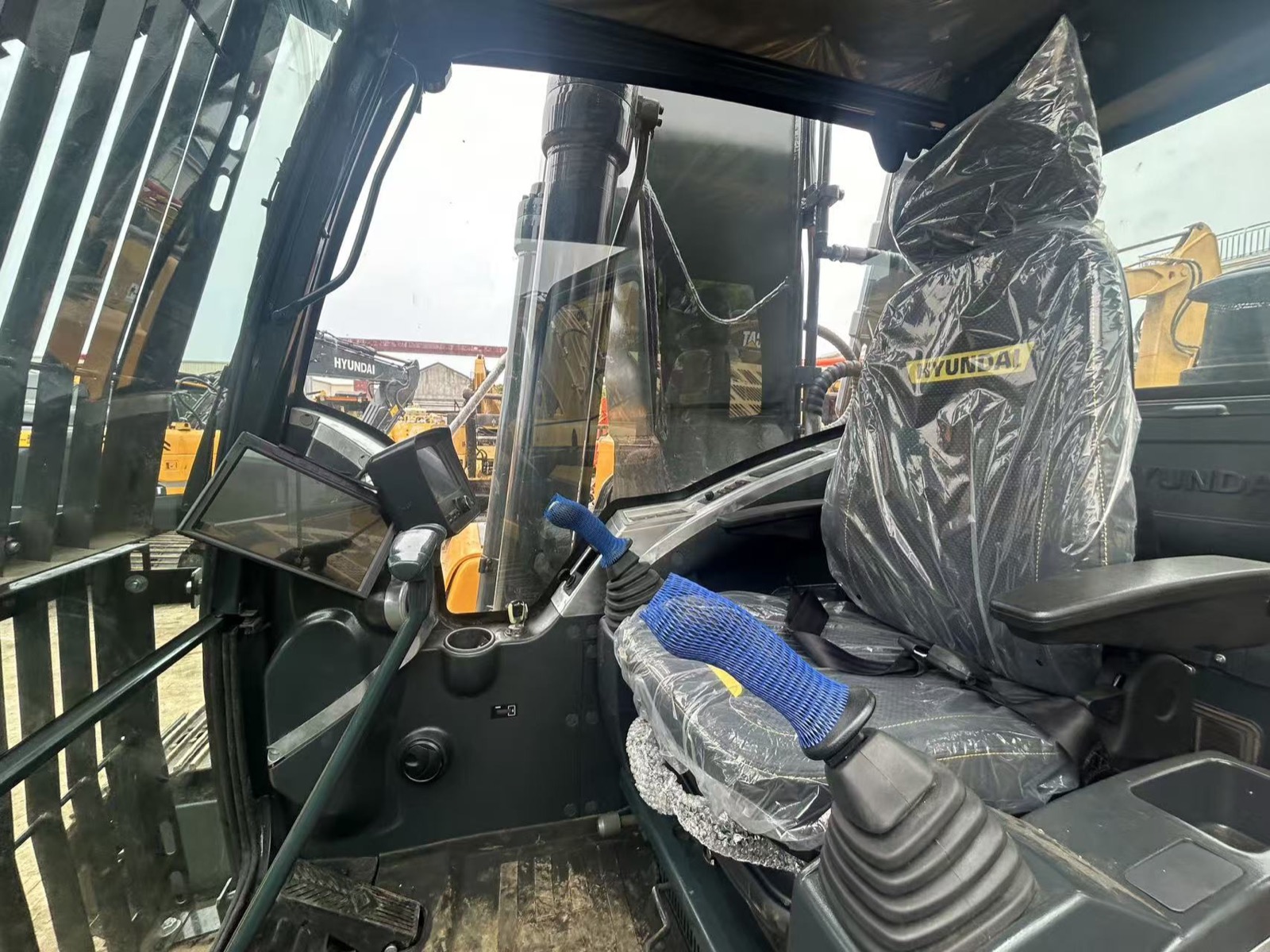 Hyundai 300LC-9S used excavator 0 photo 2