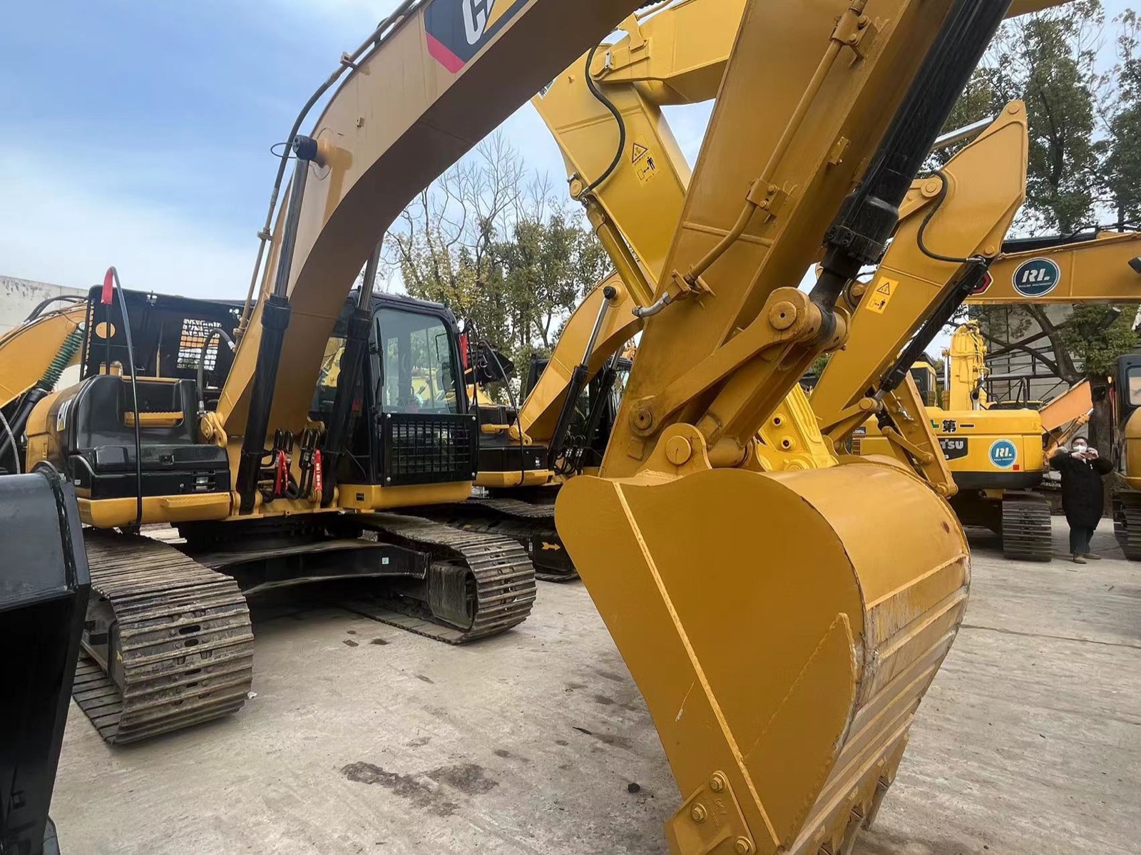 CAT 320D2 used excavator 0 photo 3