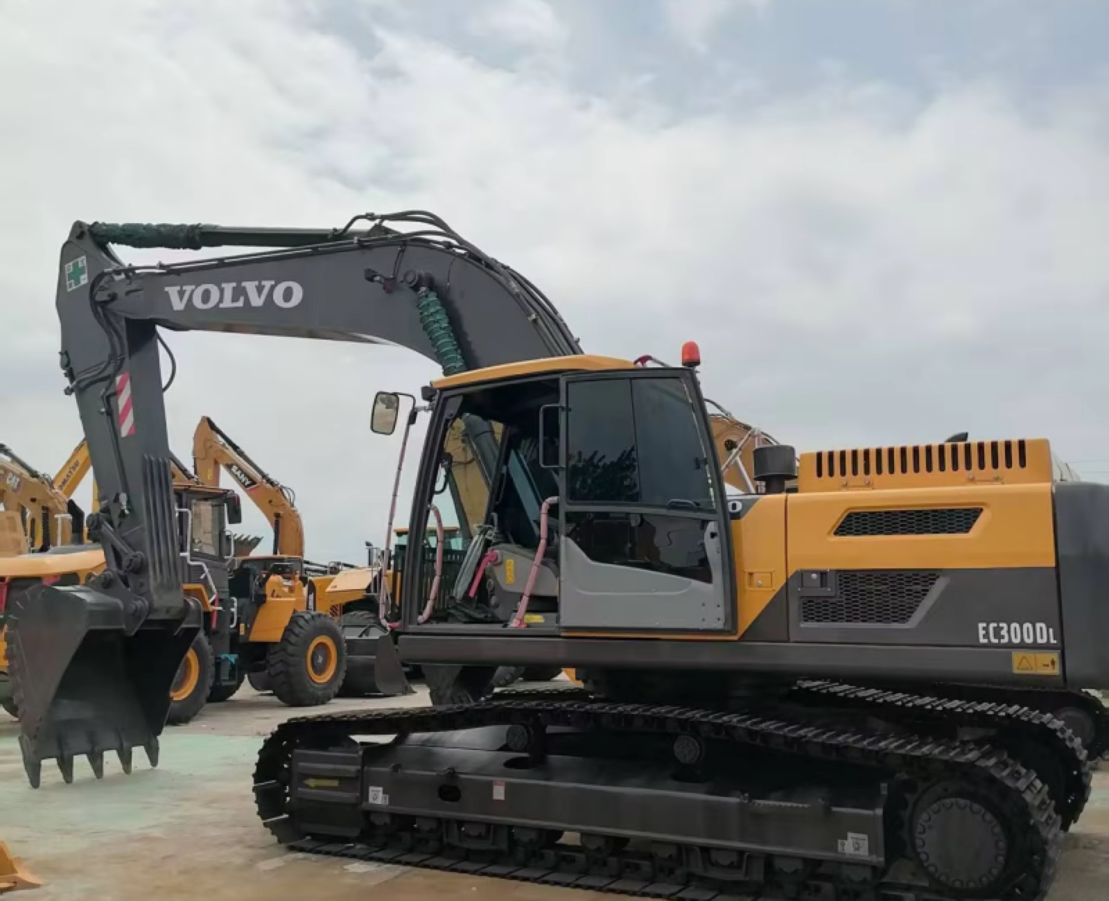 Volvo 300 Mini used excavator 0 photo 2