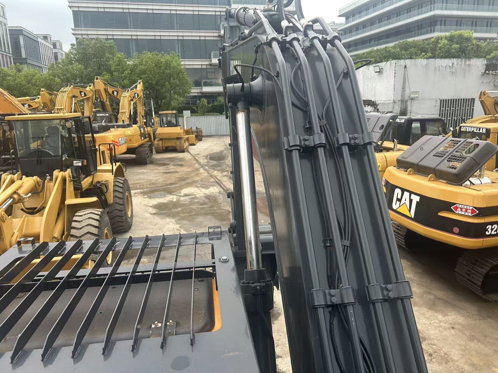 Hyundai 225LC-9S used excavator 0 photo 3