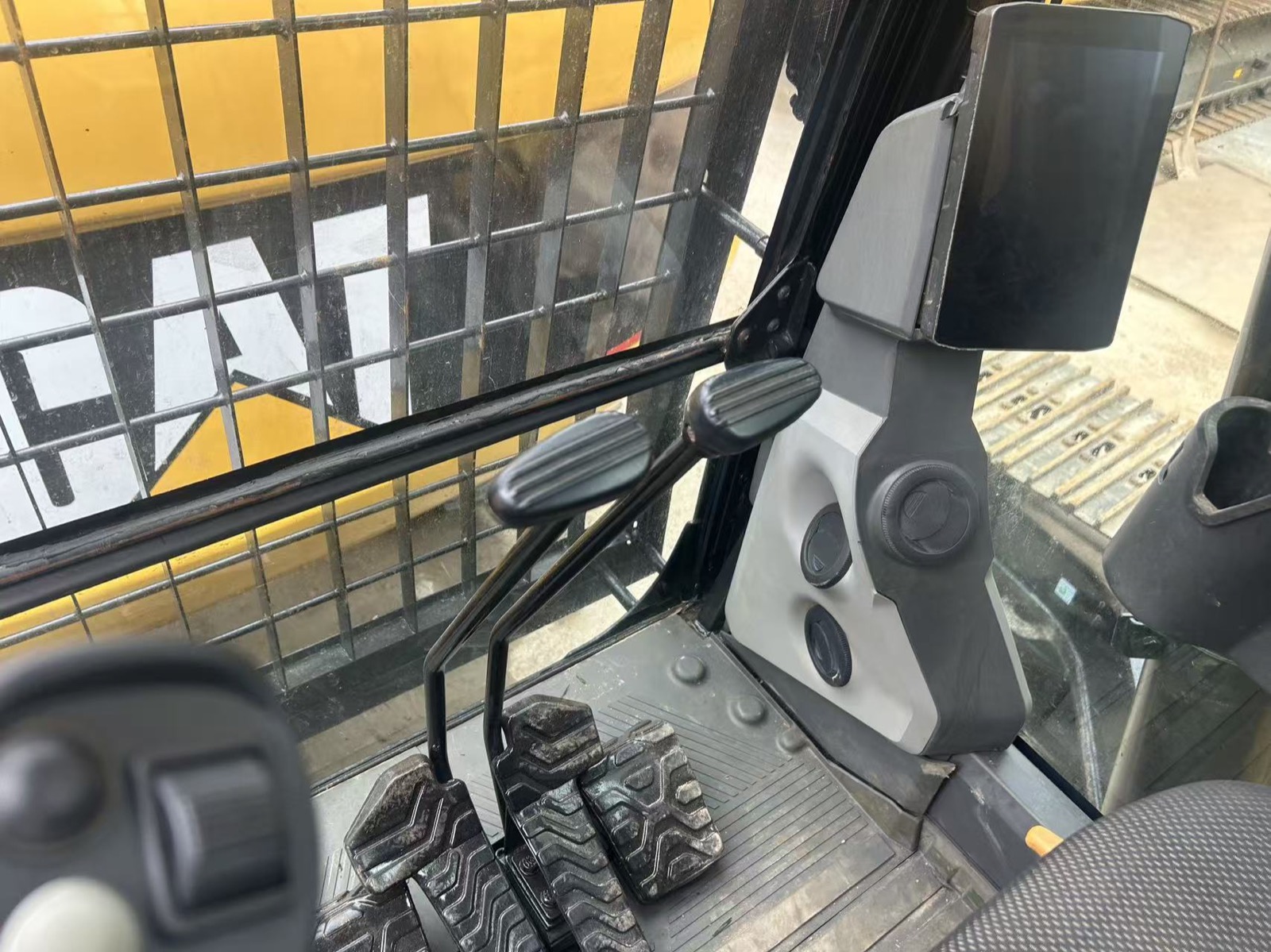 CAT 320 used excavator 0 photo 6