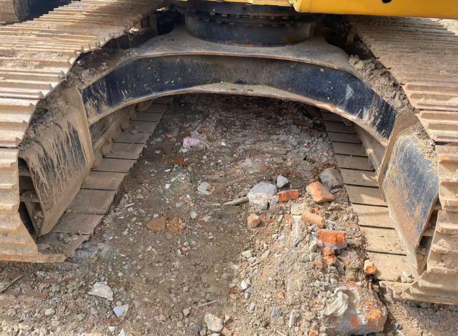 CAT 318D2 used excavator 0 photo 4