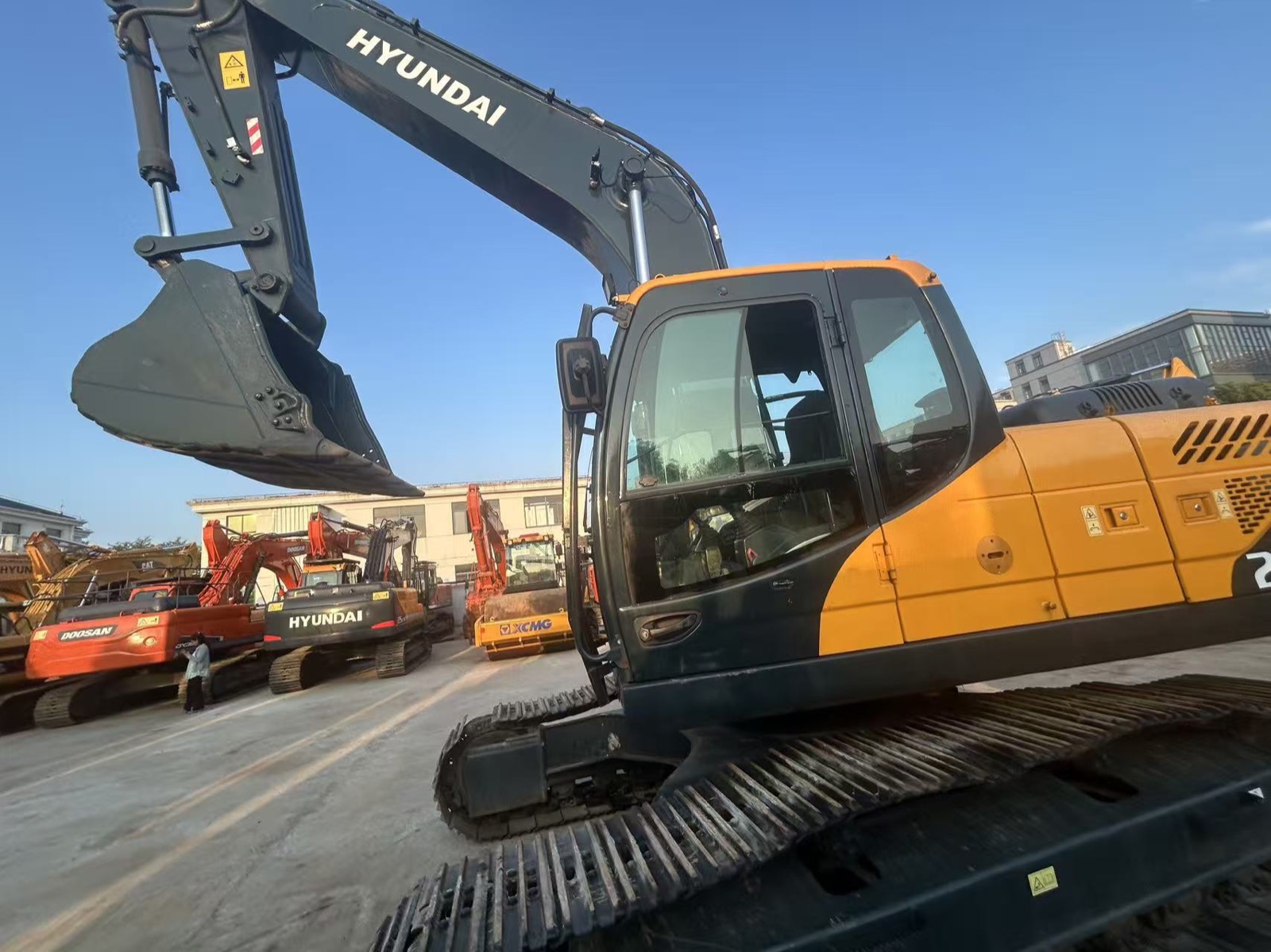 Hyundai 275 used excavator 0 photo 8