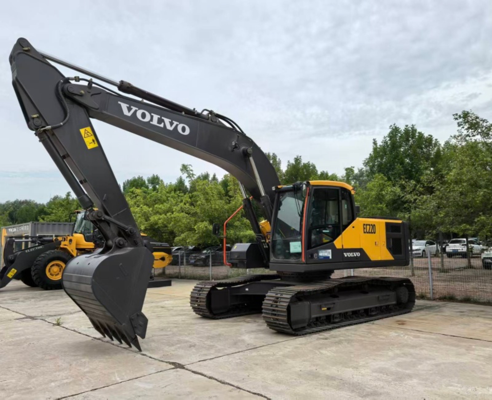 Volvo 220 used excavator 0 photo 2