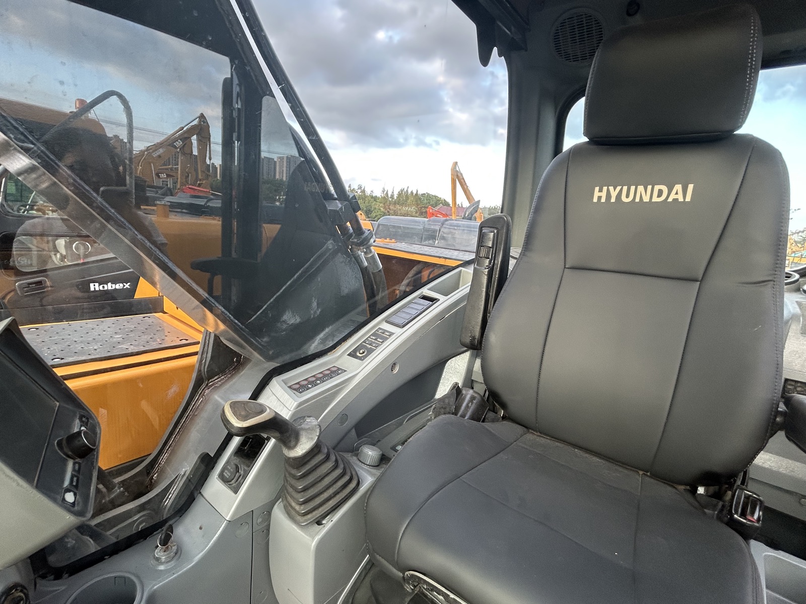 Used Hyundai 220LC-9S Excavator for Sale