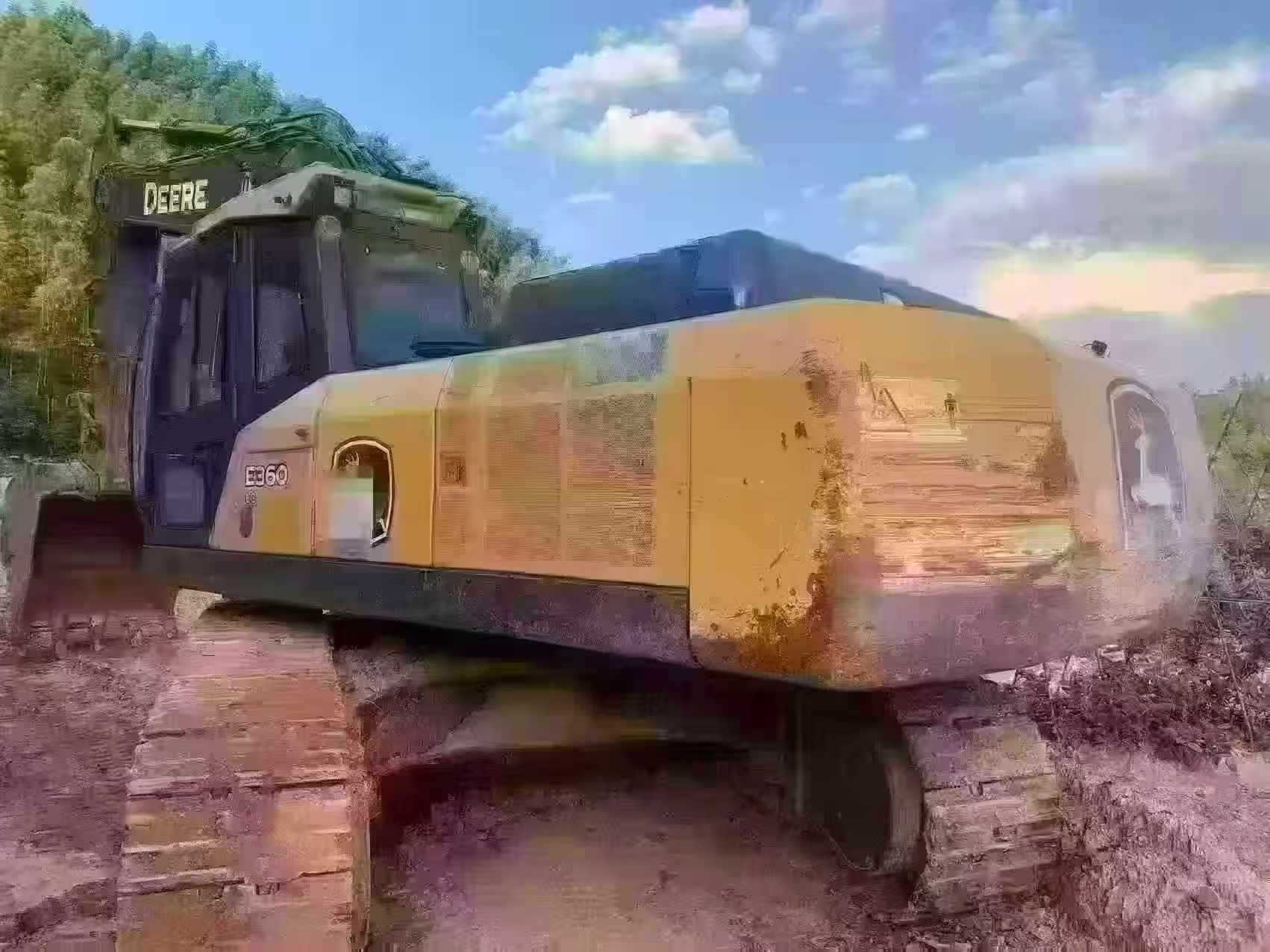 John Deere John Deere 360 used excavator 0 photo 2