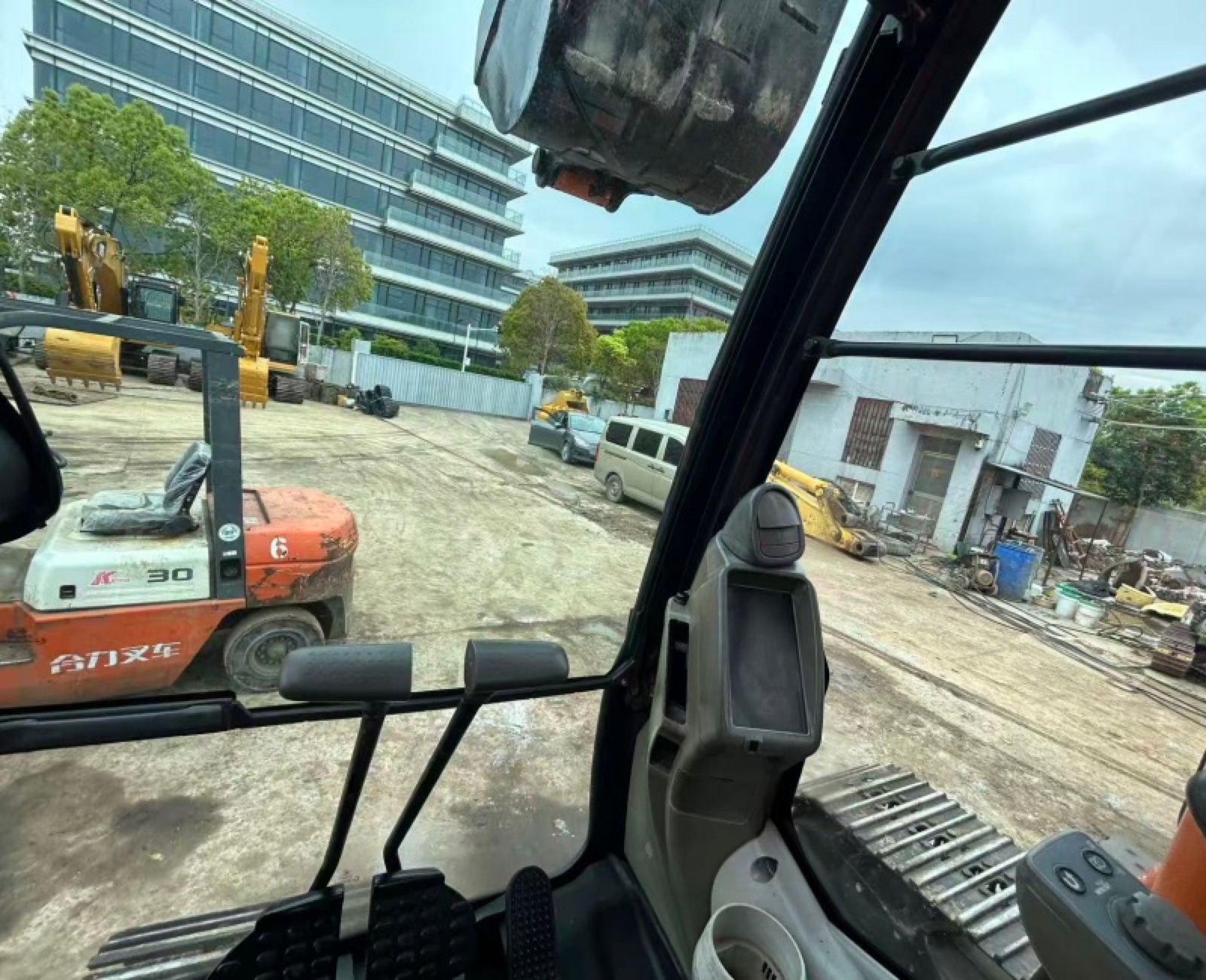 Hitachi ZX200 used excavator 0 photo 2