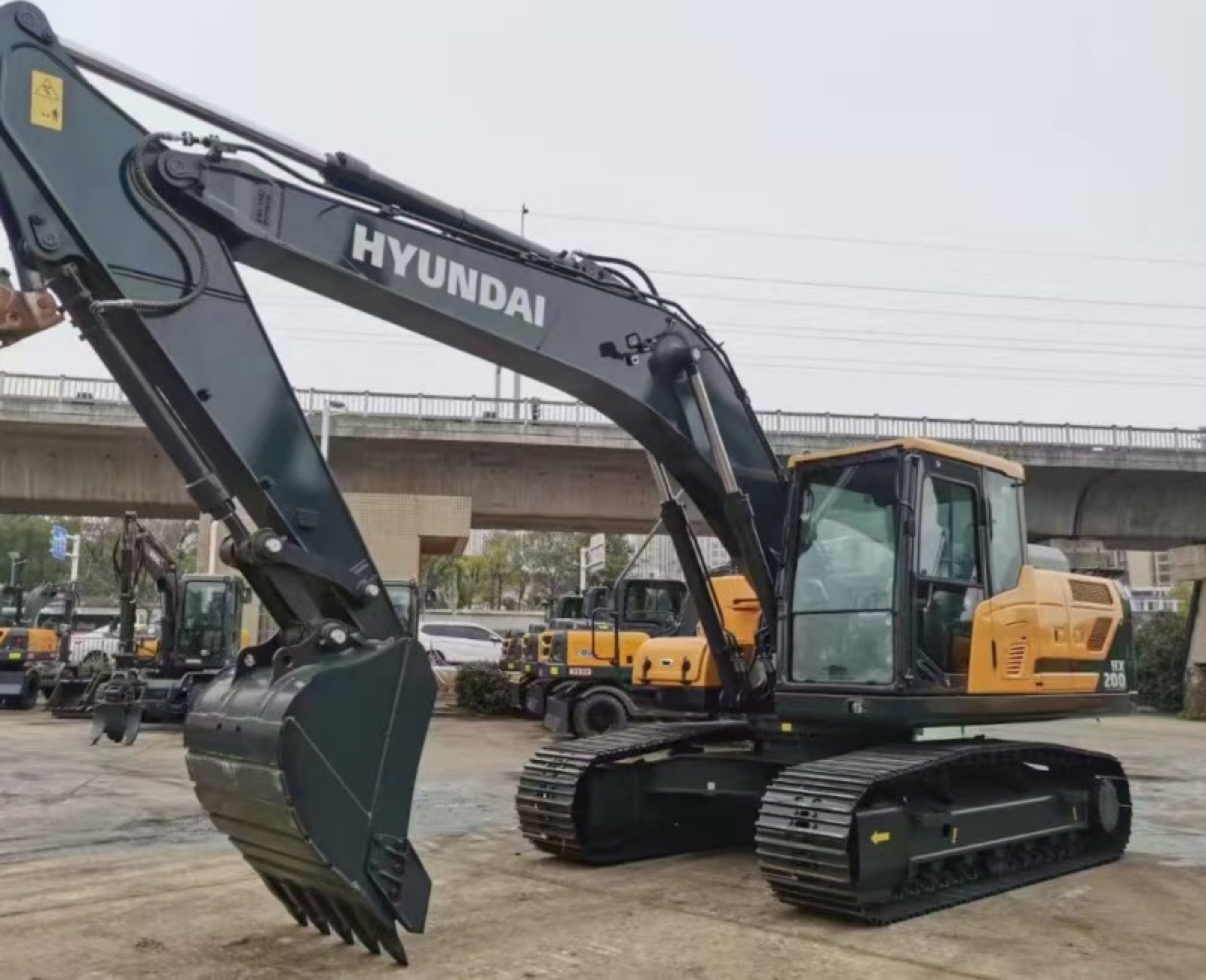 Hyundai HX200 used excavator 0 photo 4