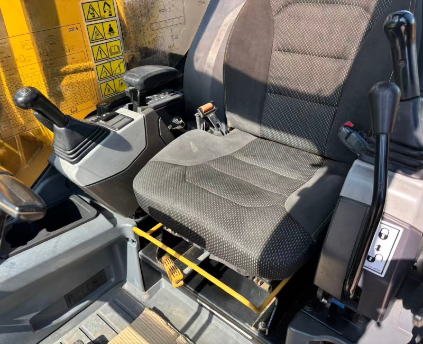 CAT 307 used excavator 0 photo 4