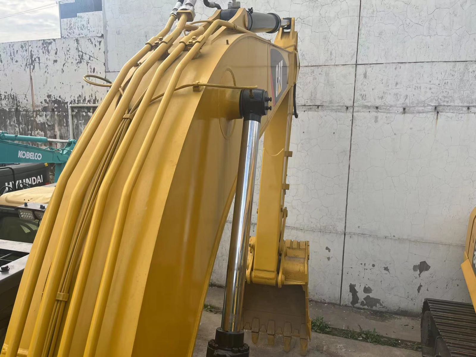 CAT 323D used excavator 0 photo 3