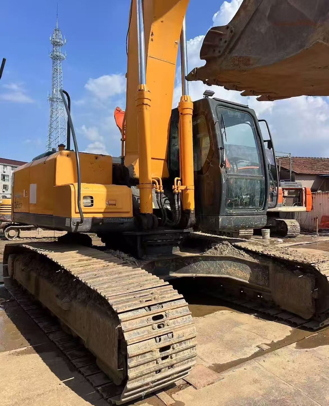 Hyundai 265LC-7 used excavator 0 photo 4