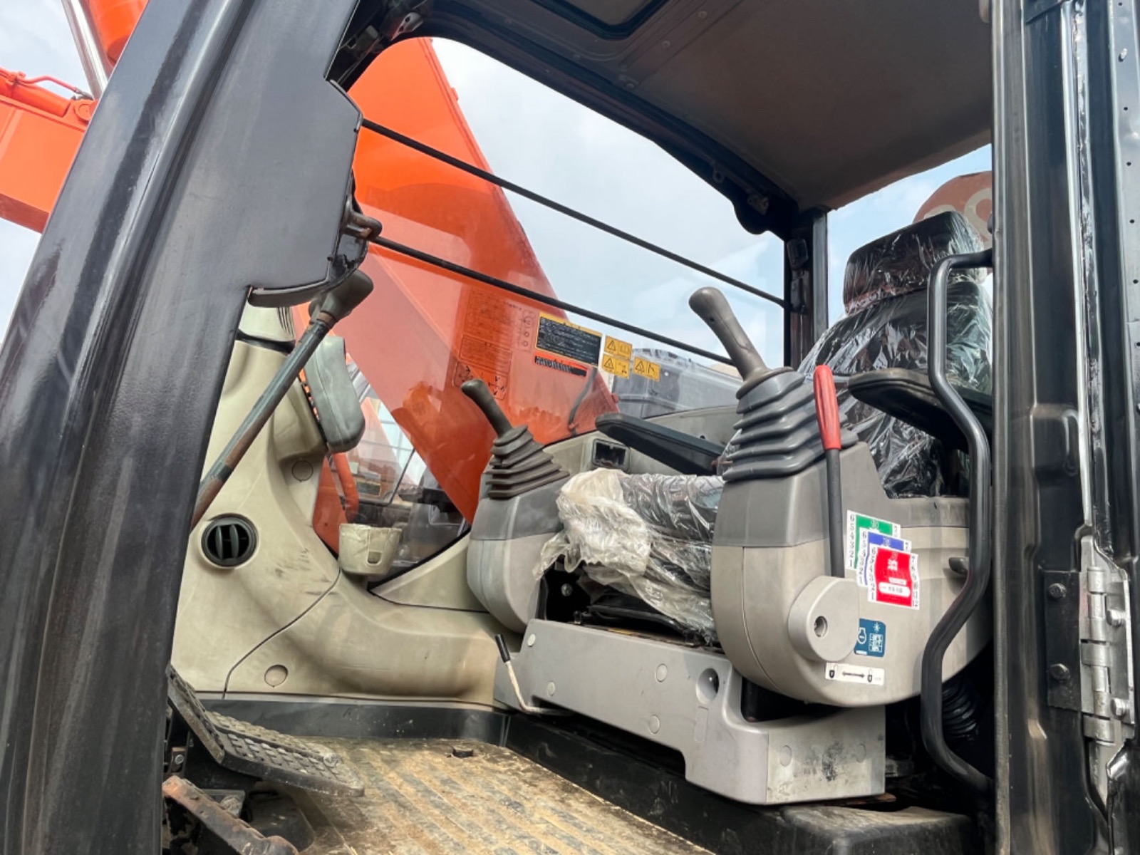 Hitachi ZX240 used excavator 0 photo 5