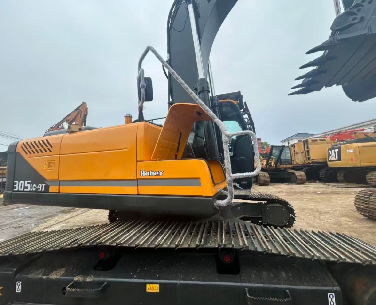 Hyundai 305LC-9T used excavator 0 photo 2