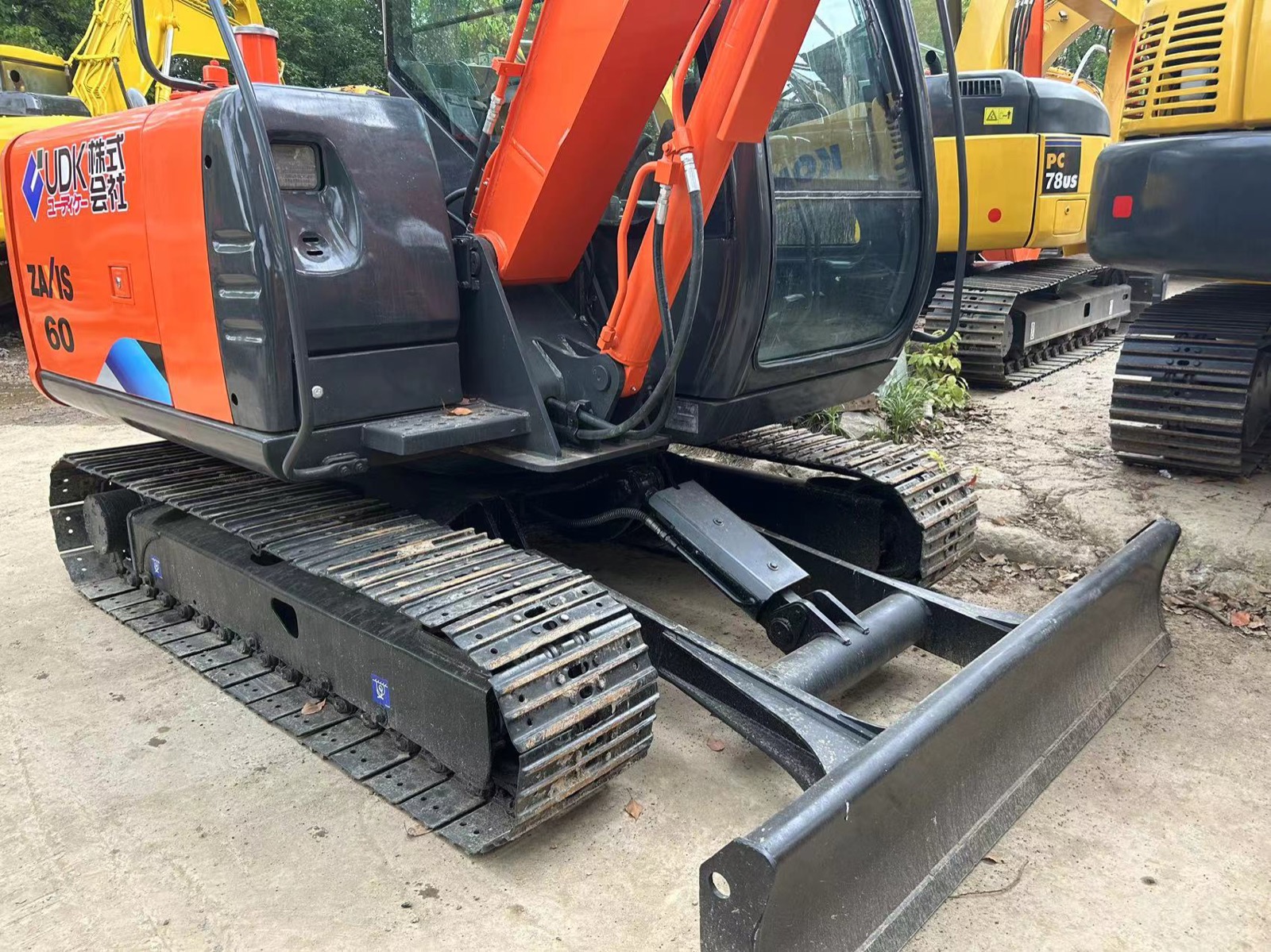 Hitachi 60 Mini used excavator 0 photo 3