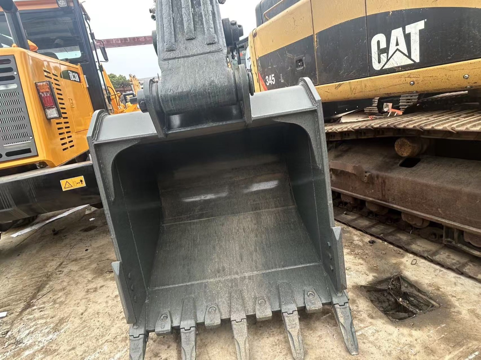 Hyundai 305LC-9T used excavator 0 photo 6