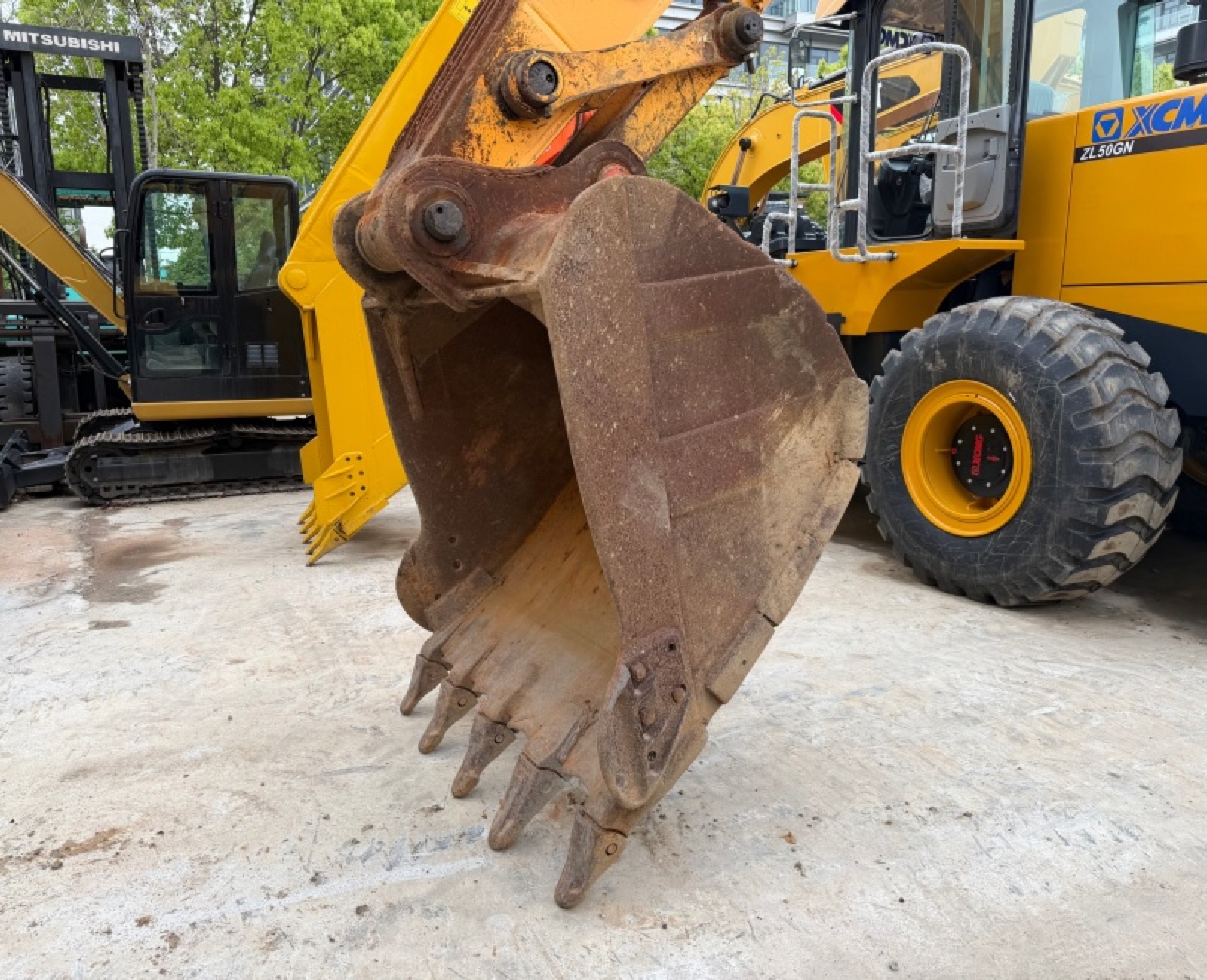 Hyundai 305LC-7 used excavator 0 photo 4