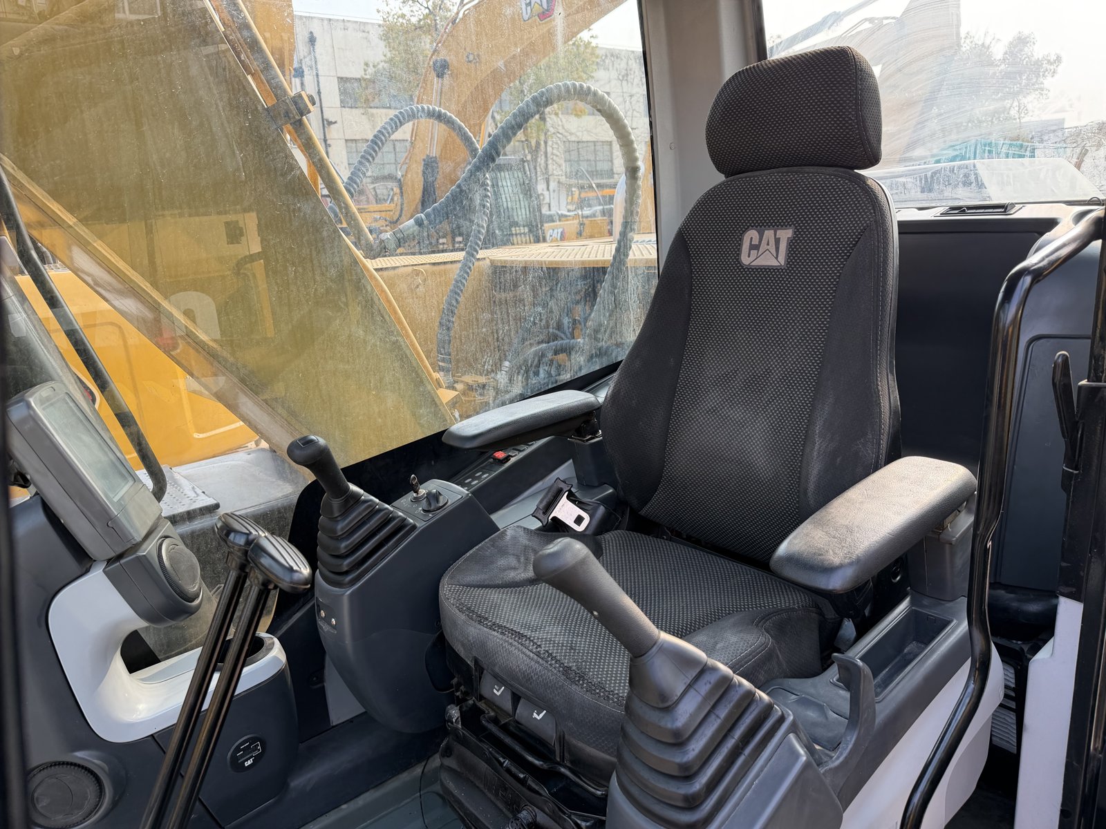 CAT 313 used excavator 0 photo 6