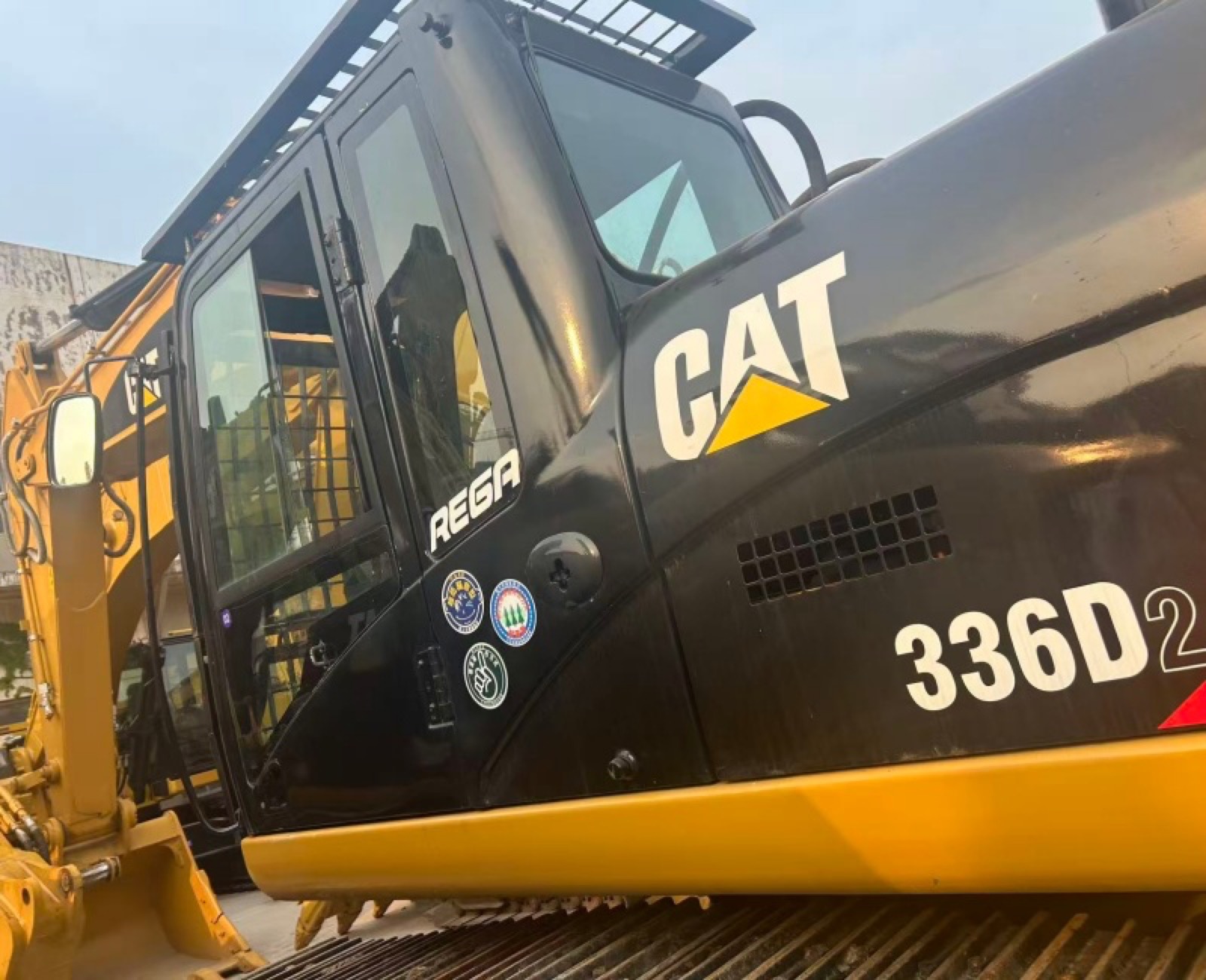 CAT 336D2 used excavator 0 photo 2
