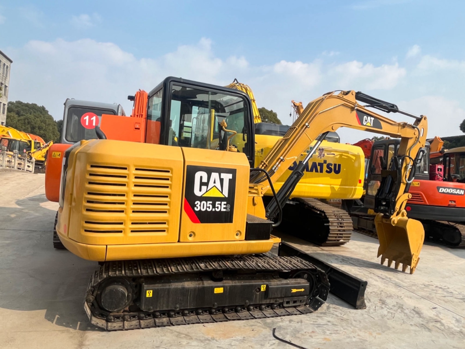 CAT 305.5E2 Mini used excavator 0 photo 4