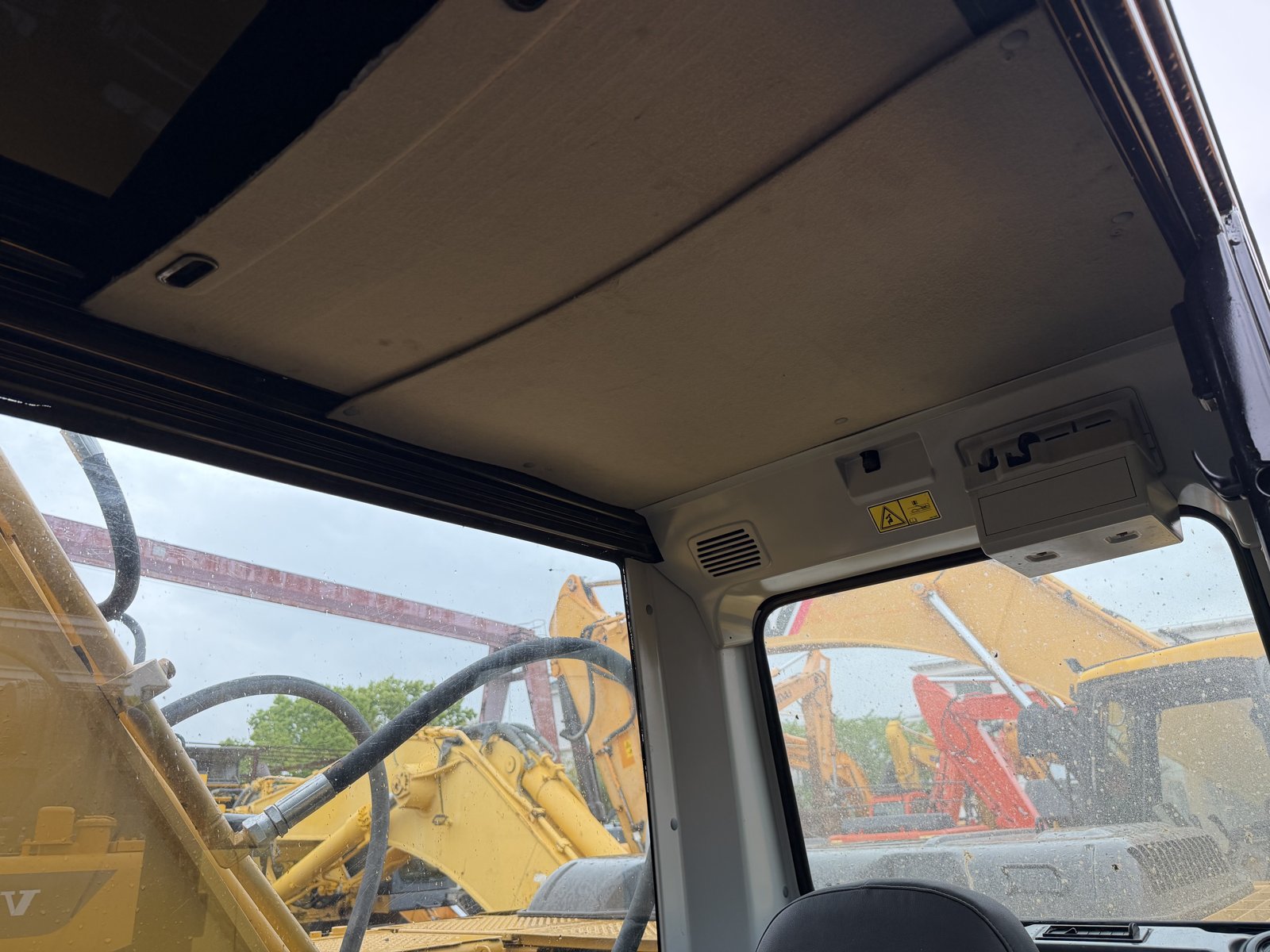 CAT 325 used excavator 0 photo 5