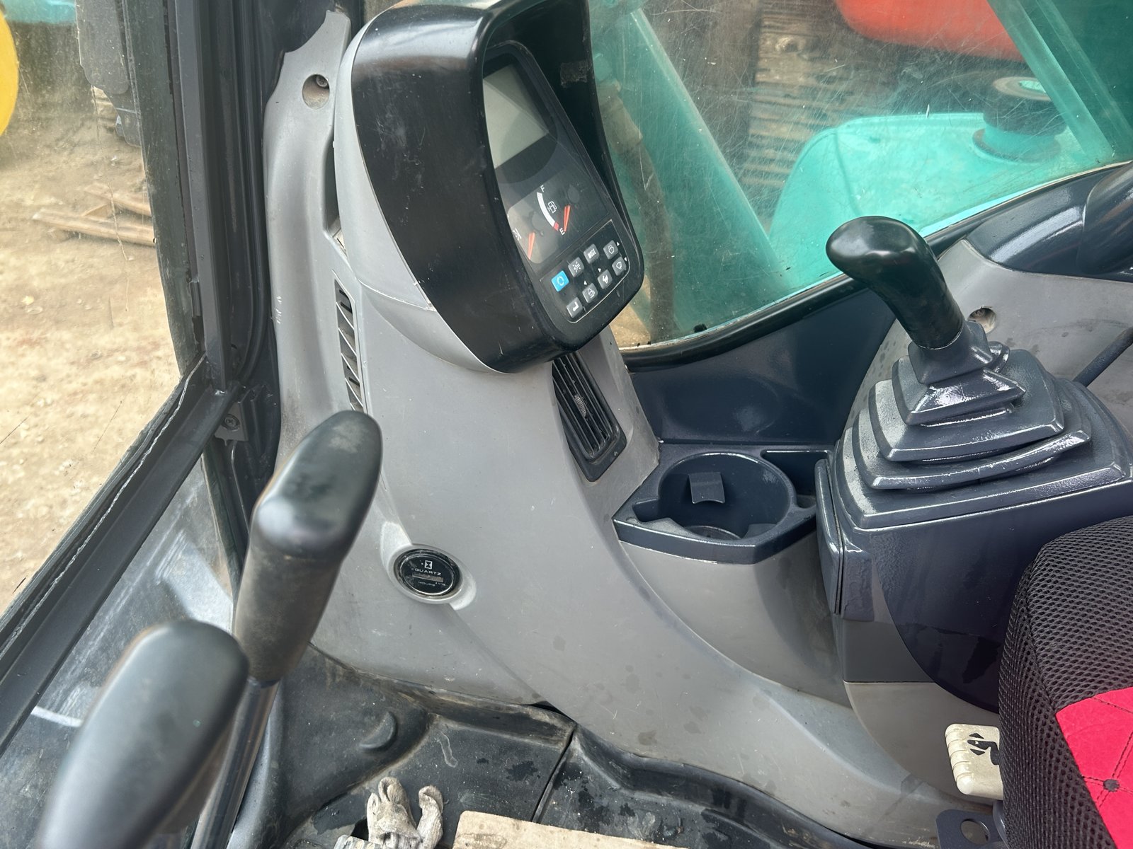 Kobelco 75 Mini used excavator 0 photo 2
