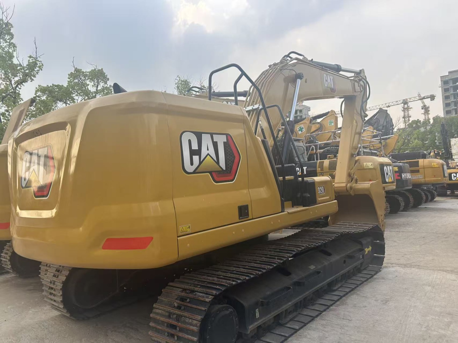 CAT 320 used excavator 0 photo 2