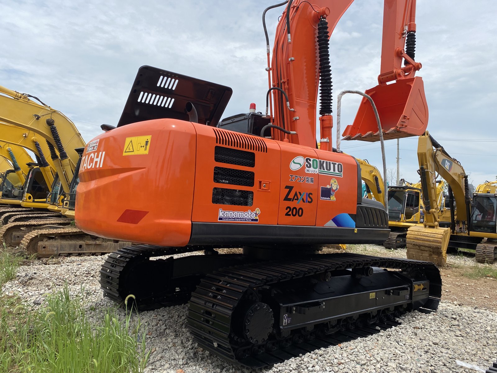 Hitachi ZX200 used excavator 0 photo 2