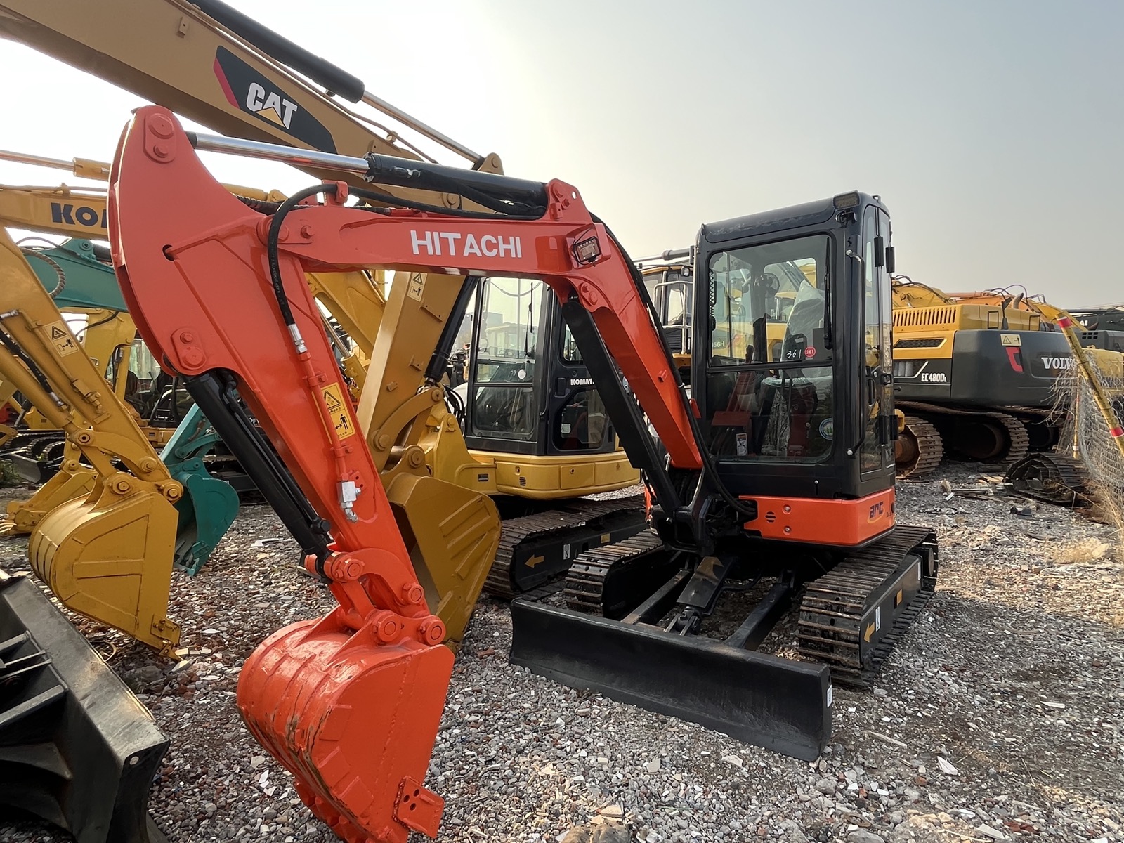 Hitachi 35u Mini used excavator 0 photo 3