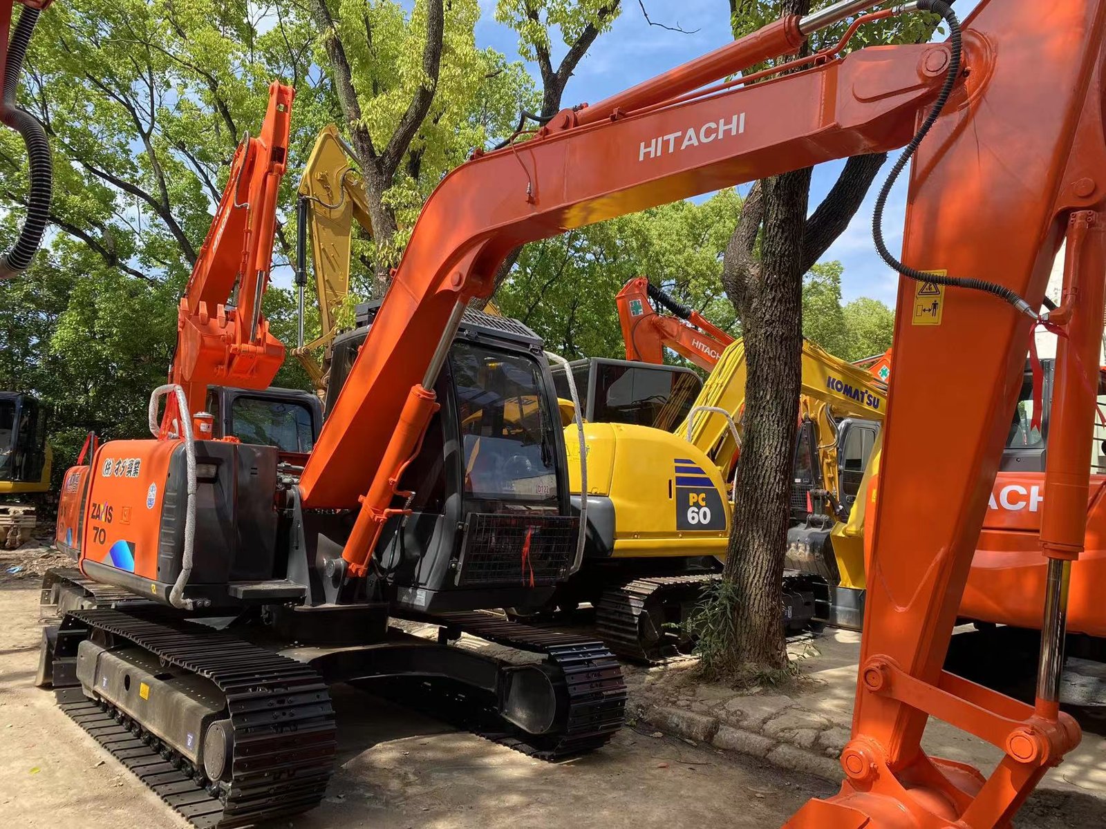 Hitachi 70 Mini used excavator 0 photo 2