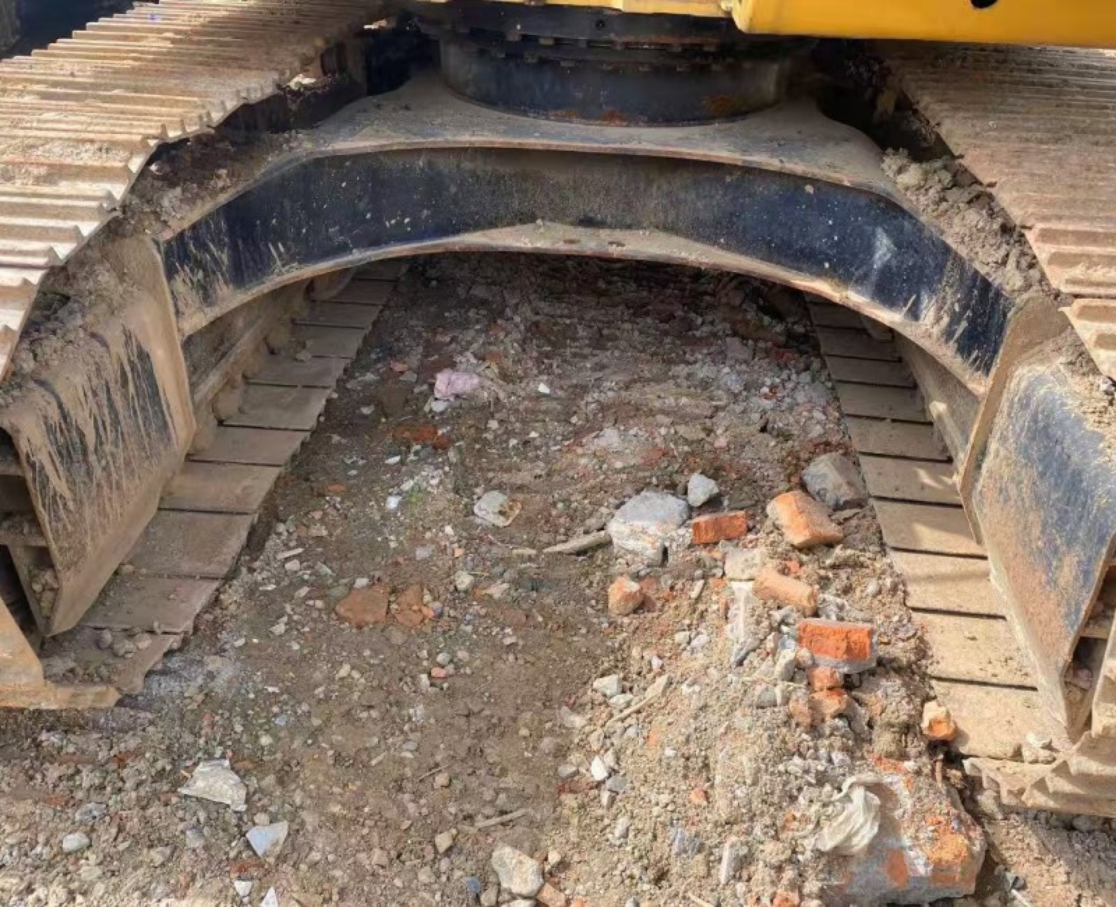 CAT 318D2 used excavator 0 photo 3
