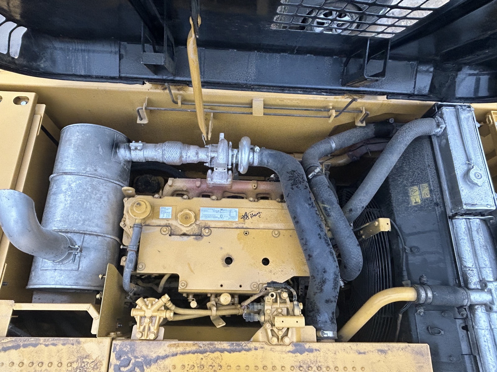CAT 320 used excavator 0 photo 5