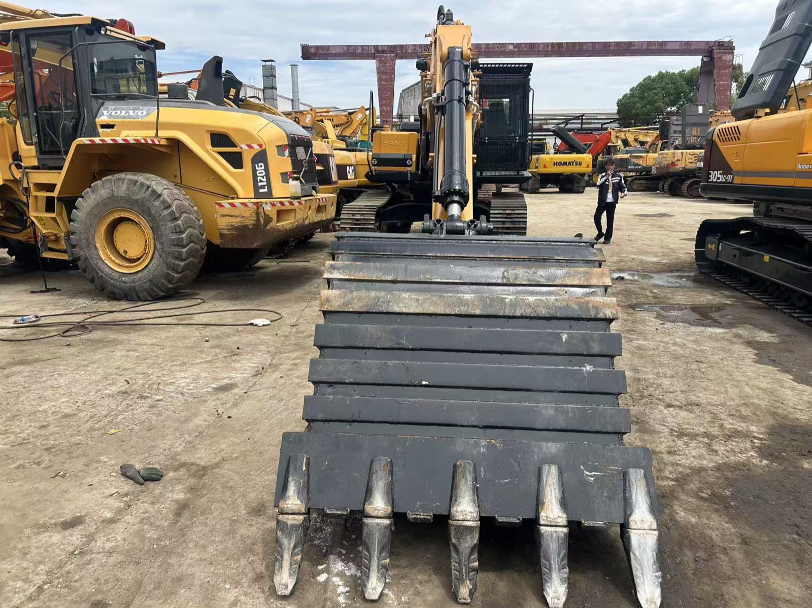 Sany 335H used excavator 0 photo 4
