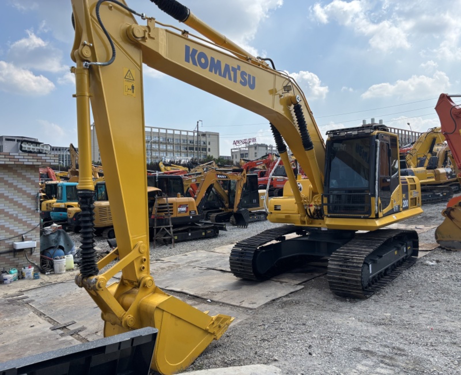 Komatsu PC200 used excavator 0 photo 2
