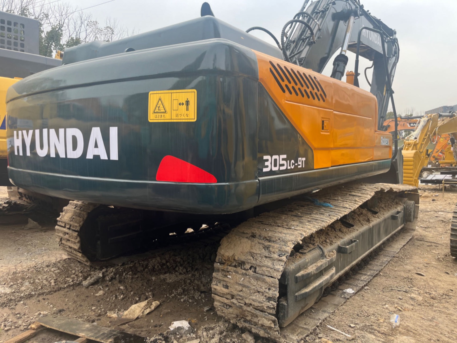 Hyundai 305LC-9T used excavator 0 photo 3