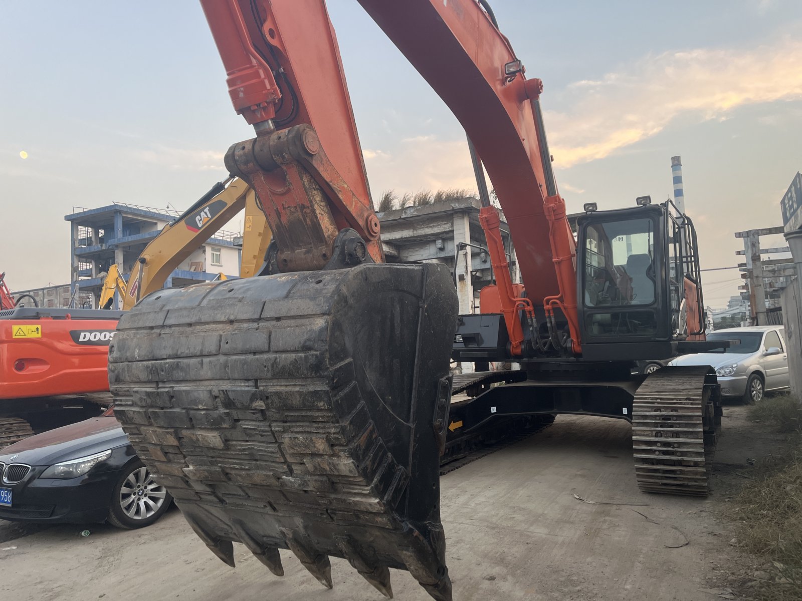 Hitachi 470 used excavator 0 photo 3