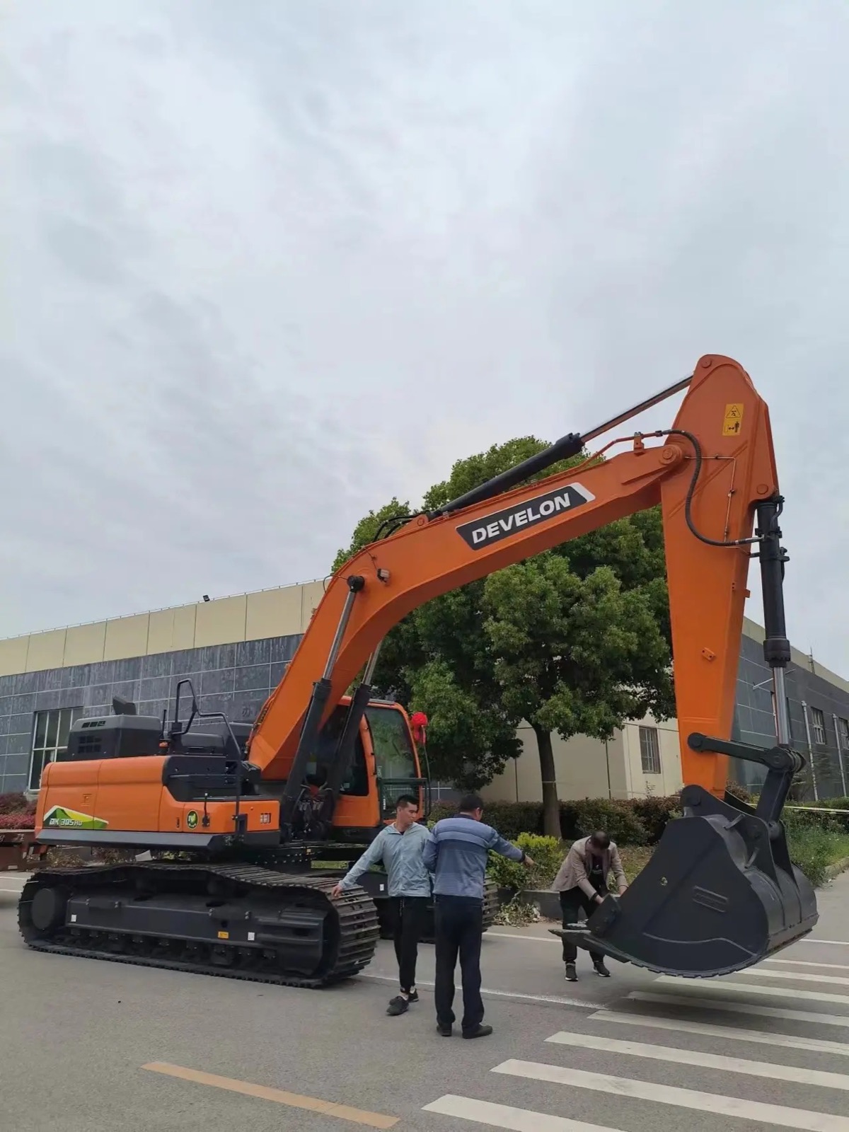Doosan DX305 used excavator 0 photo 7