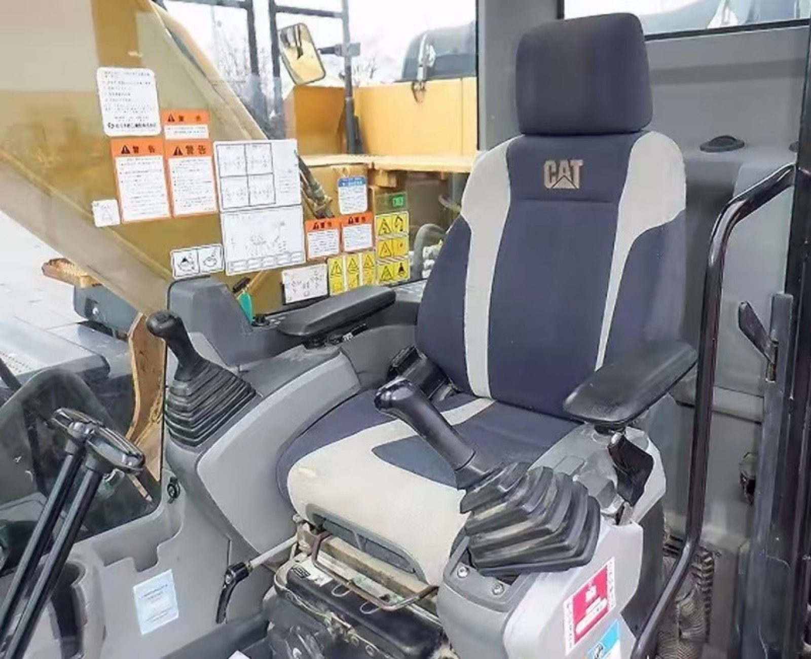 CAT 320E used excavator 0 photo 5